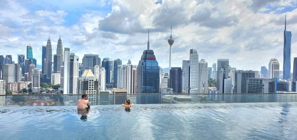 Regalia Suites Klcc View Rooftop Infinity Pool By Angkasa Homes Kuala Lumpur Exterior photo