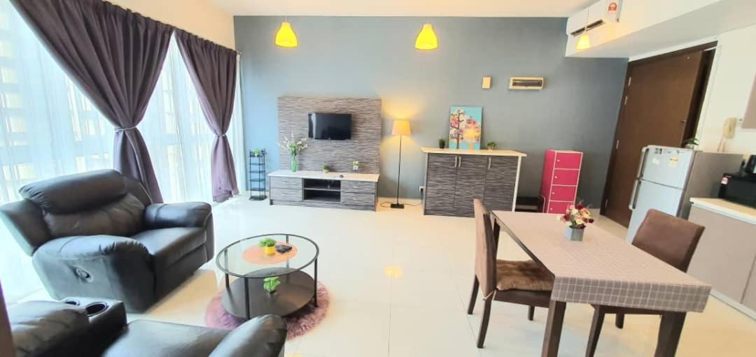 Regalia Suites Klcc View Rooftop Infinity Pool By Angkasa Homes Kuala Lumpur Exterior photo