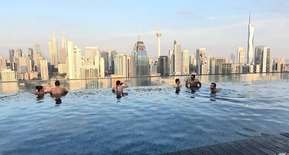 Regalia Suites Klcc View Rooftop Infinity Pool By Angkasa Homes Kuala Lumpur Exterior photo